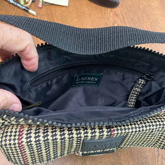 Lauren Ralph Lauren bag, plaid black/cream. Classic. Wide black webbing strap. - Picture 5 of 6